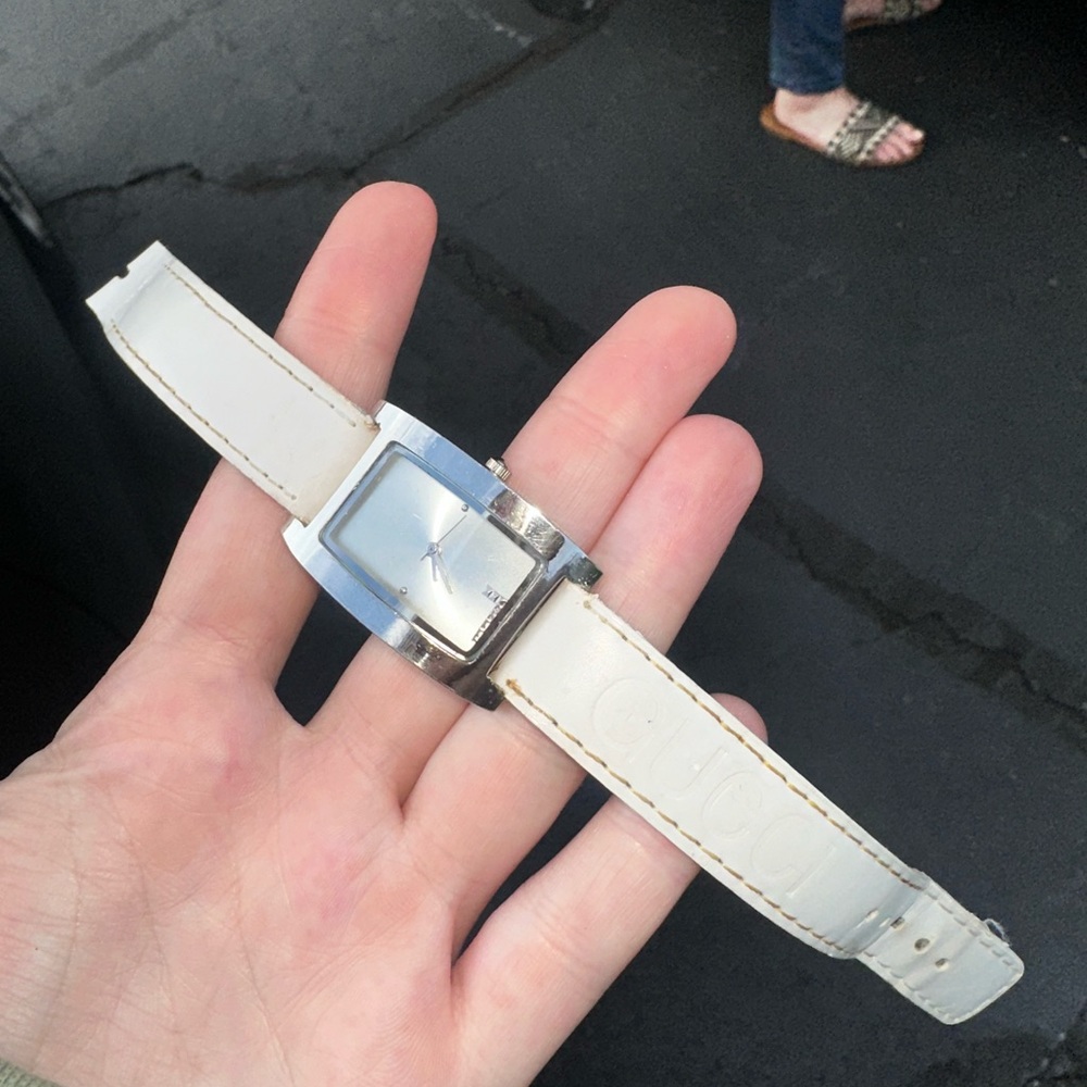 Gucci Silver and White Leather Timepiece